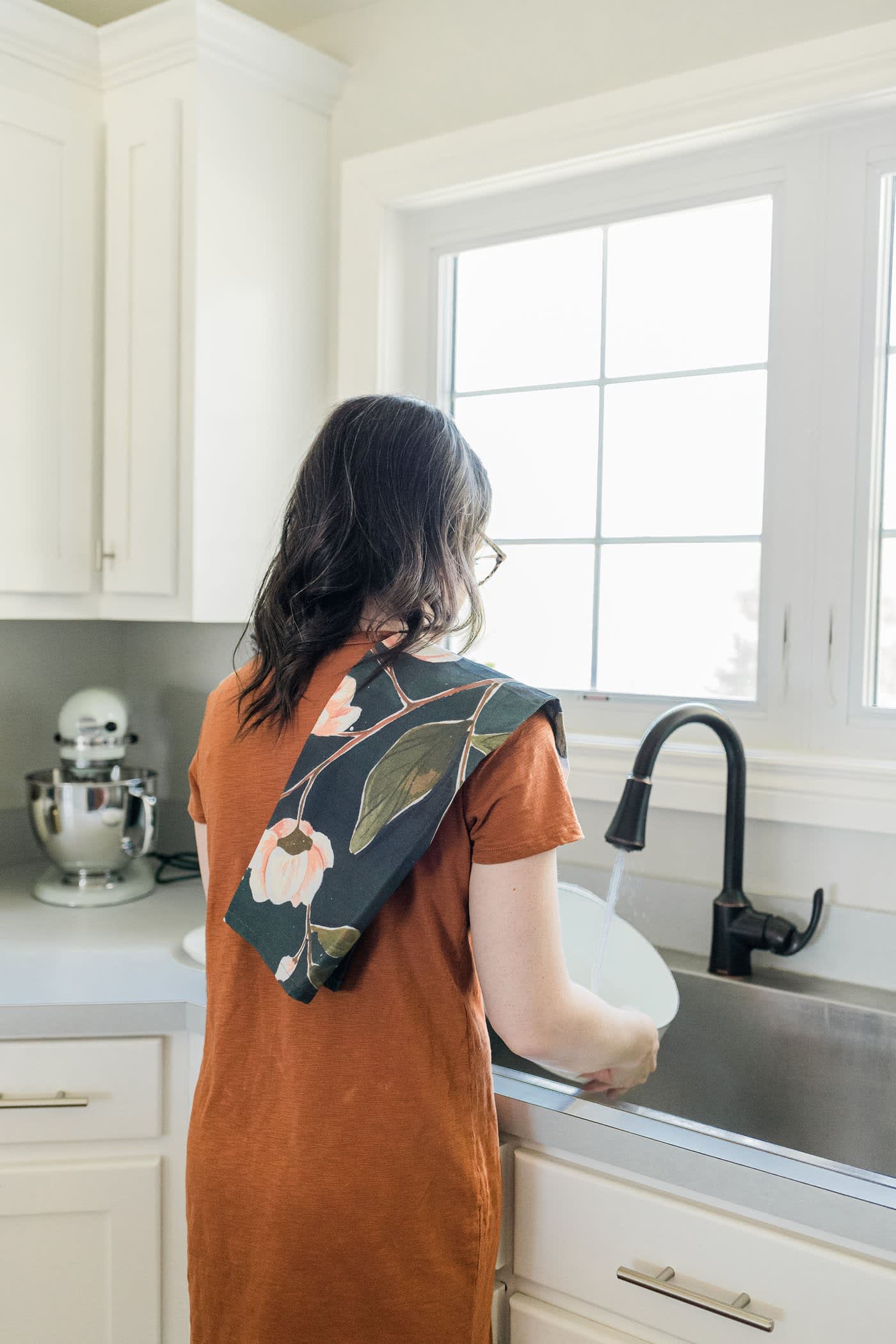 Night Magnolia Tea Towel - Thumbnail 2